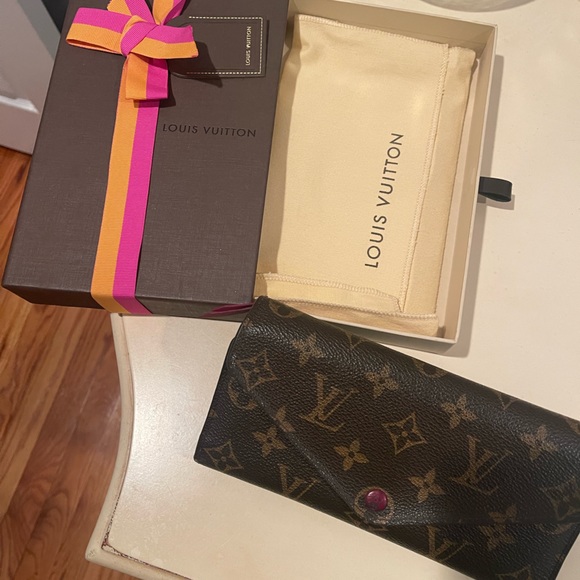 Louis Vuitton Wallet - Picture 10 of 11
